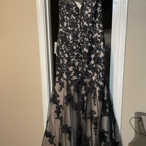 Black gown size 16